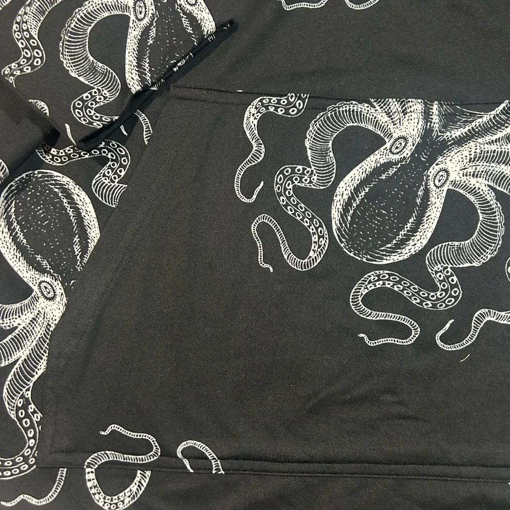 NWT LuLaRoe Amber 3XL Black Hoodie with White Octopus Design - Picture 4 of 9